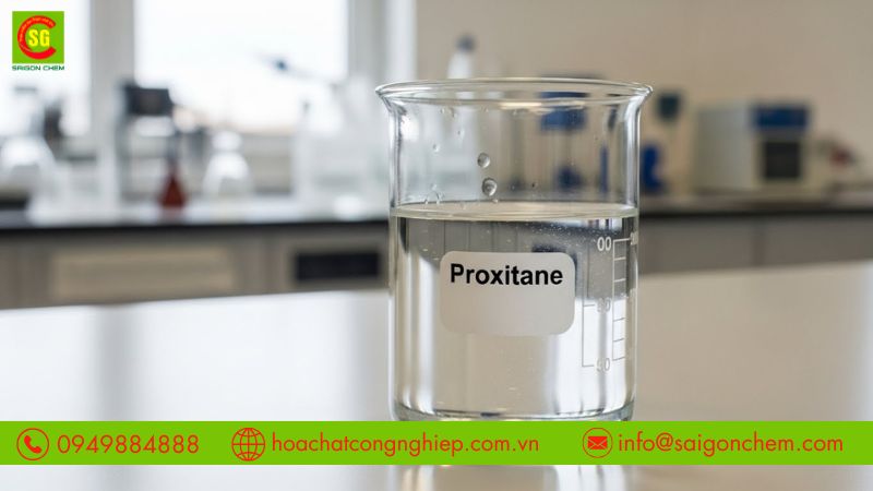 Sử dụng đầy đủ trang bị bảo hộ c&aacute; nh&acirc;n khi pha lo&atilde;ng h&oacute;a chất c&ocirc; đặc