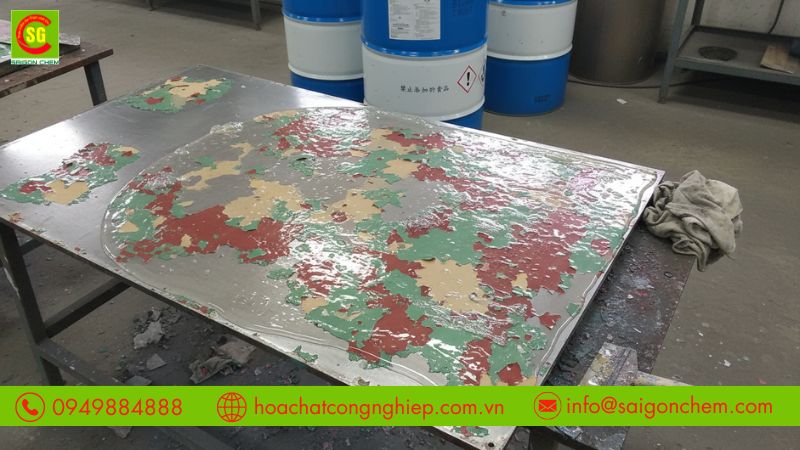 Ứng dụng methylene chloride trong xử l&yacute; bề mặt kim loại